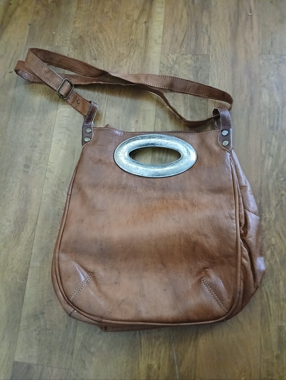 vintage brown faux leather etched metal handle crossbody bag